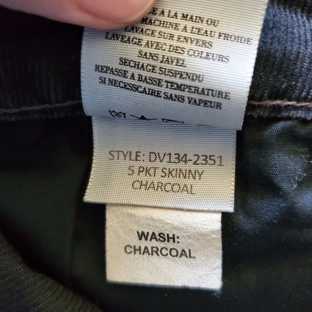 Vince Skinny Corduroy Pants. Size 30 - Picture 7 of 7